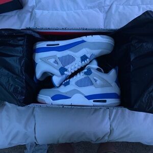 Military blue Jordan 4